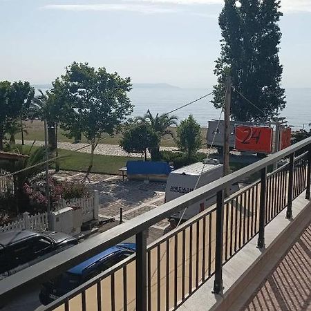 Kleanthis Blue Apartment เนอาวรัสนา ภายนอก รูปภาพ