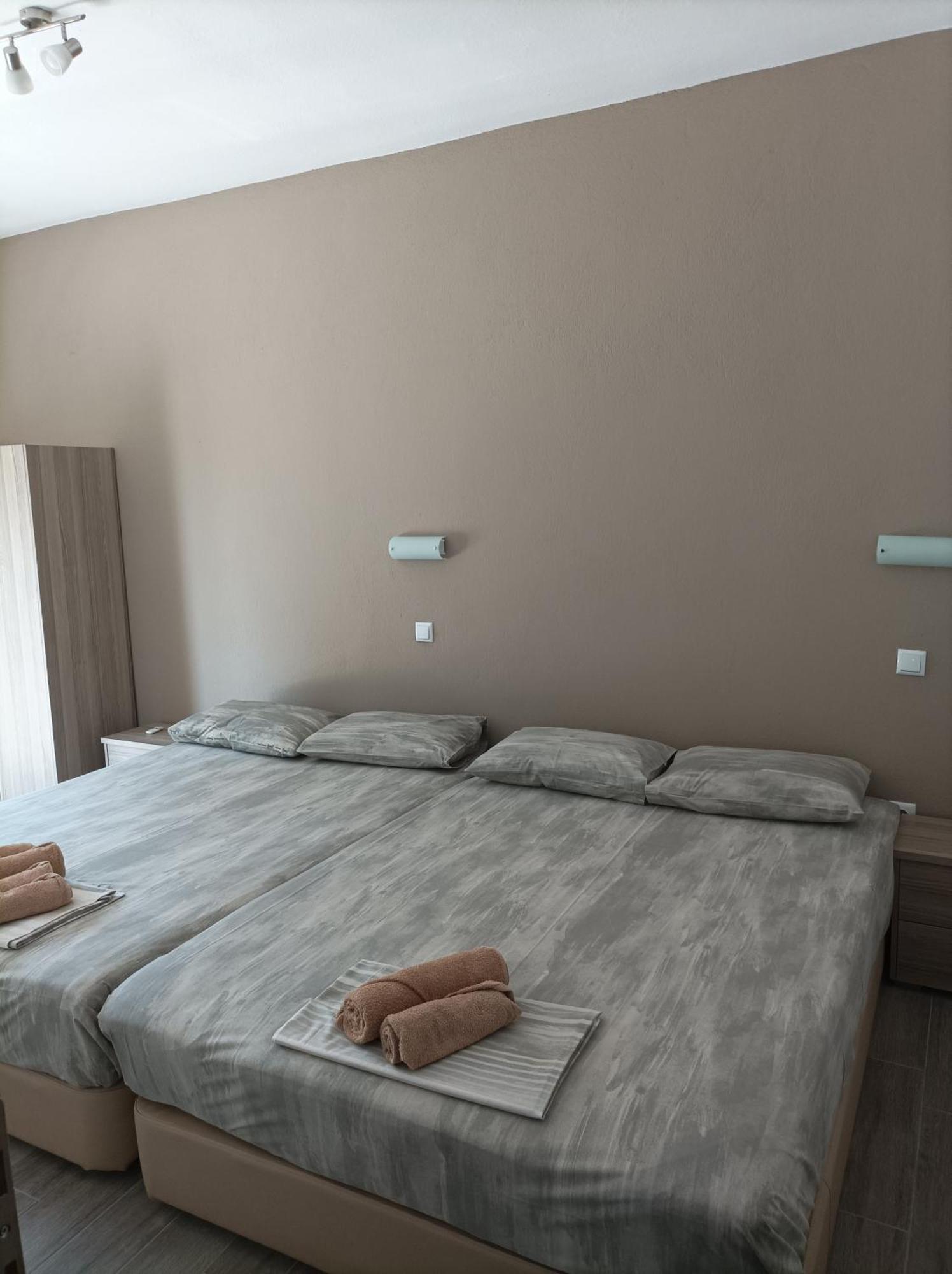 Kleanthis Blue Apartment เนอาวรัสนา ภายนอก รูปภาพ