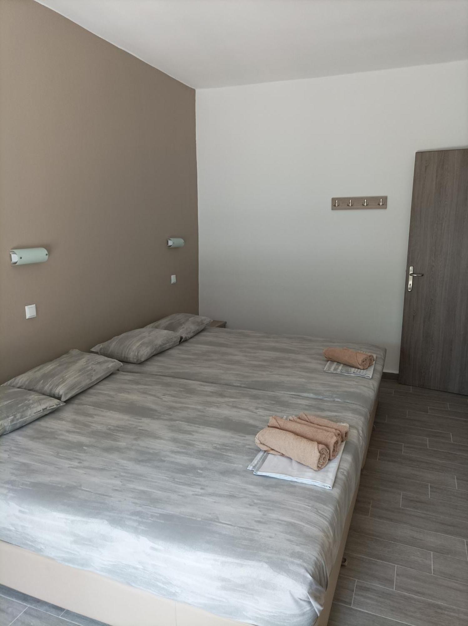 Kleanthis Blue Apartment เนอาวรัสนา ภายนอก รูปภาพ